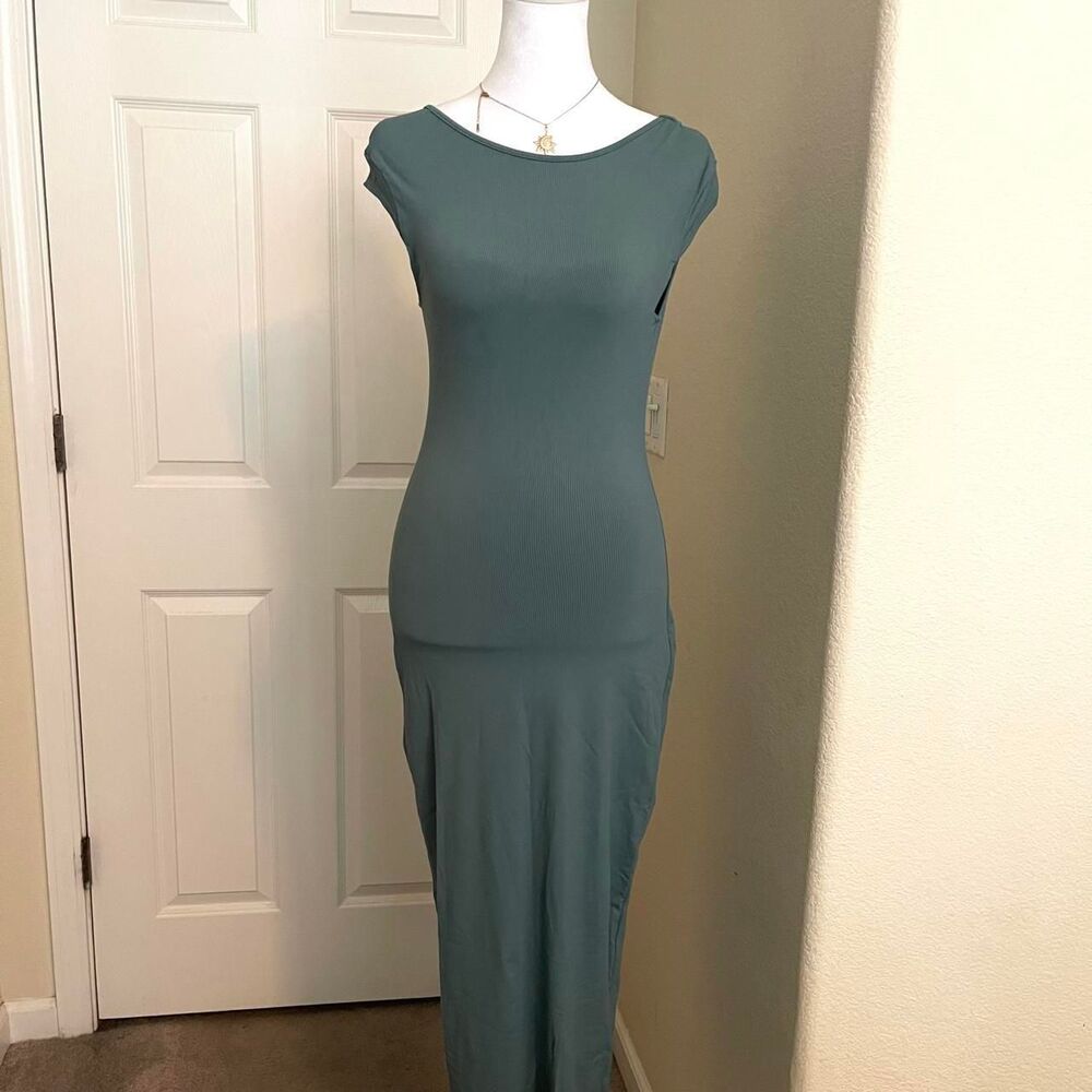 Wild Fable Gorgeous low-back ribbed bodycon maxi dress - size small